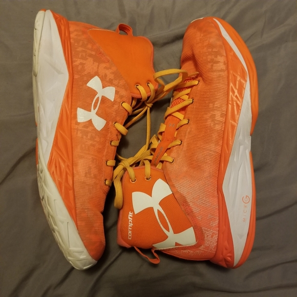 !!!!!!SOLD!!!!!!!Under armour basketball shoes - Picture 4 of 5